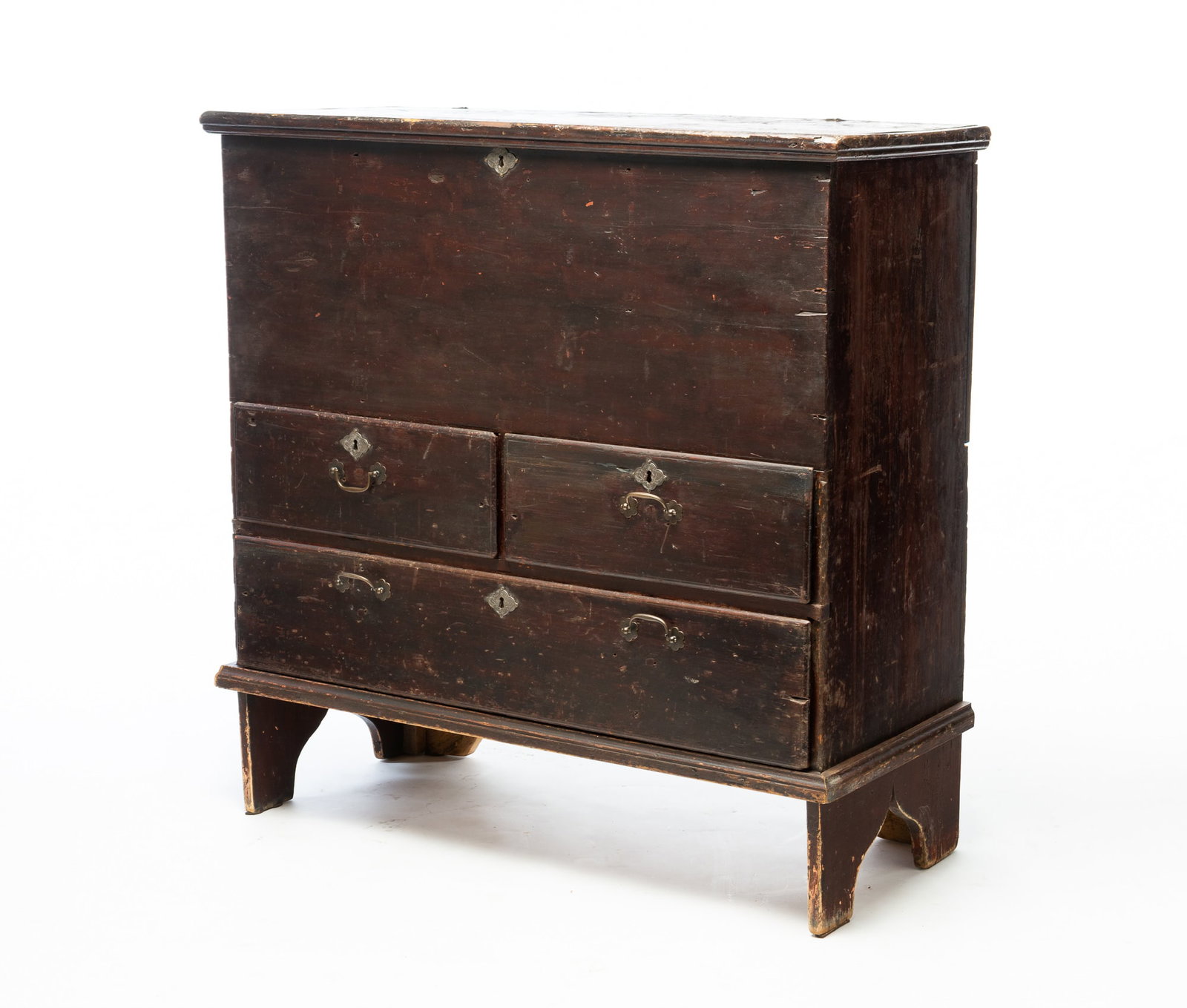 NEW ENGLAND PINE MULE CHEST WITH REDDISH-BROWN REPAINT. (1 of 8)