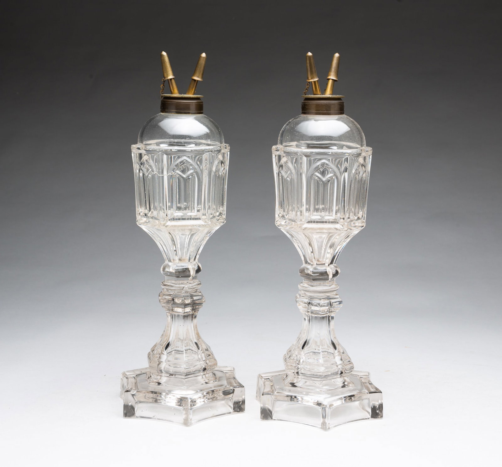 PAIR OF SANDWICH FLINT GLASS OIL LAMPS WITH DOUBLE BURNERS. (1 of 5)