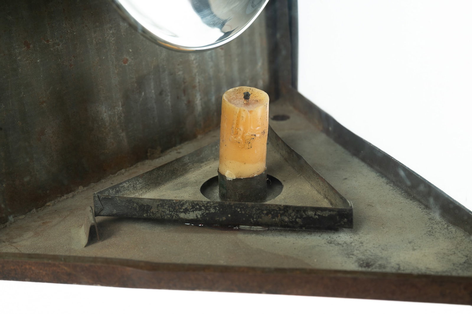TRIANGULAR CANDLE LANTERN WITH REFLECTOR. - 3