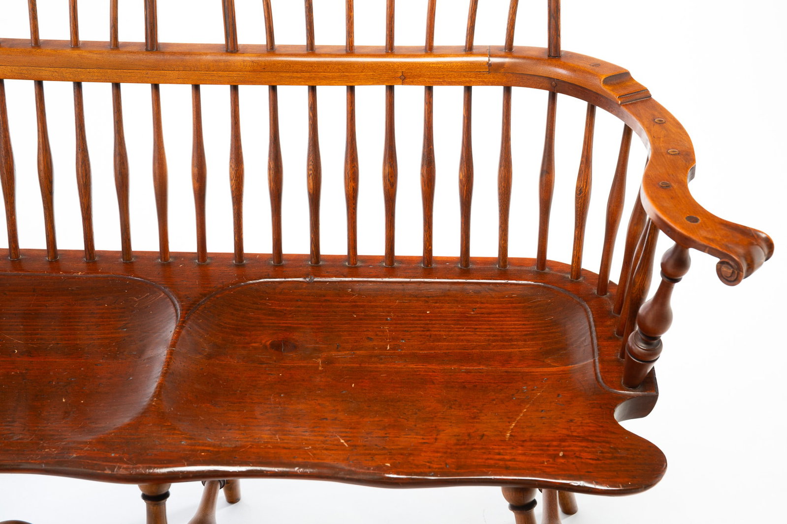 WINDSOR SACK BACK SETTEE. - 4