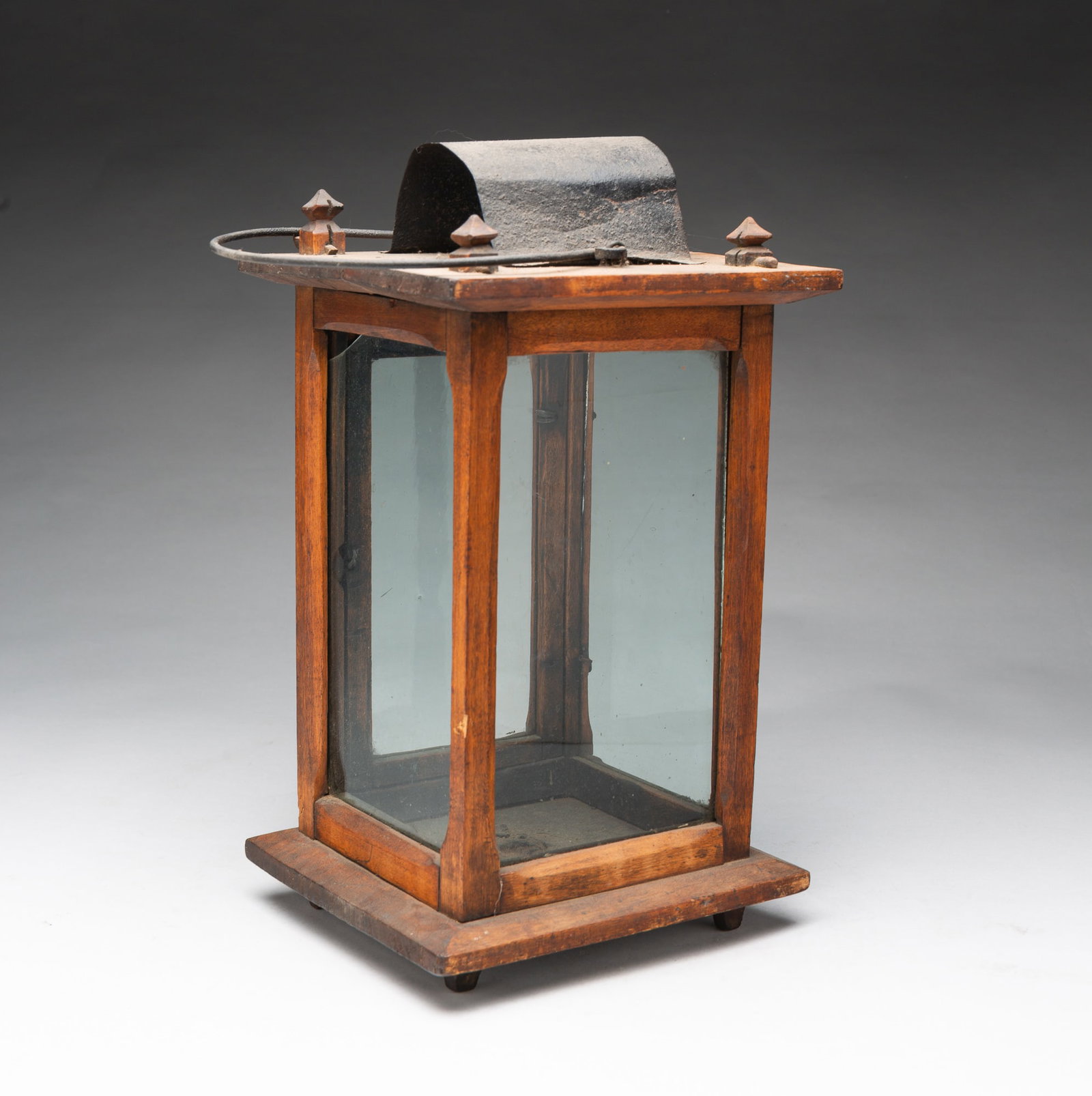 WOOD BARN LANTERN. - 3