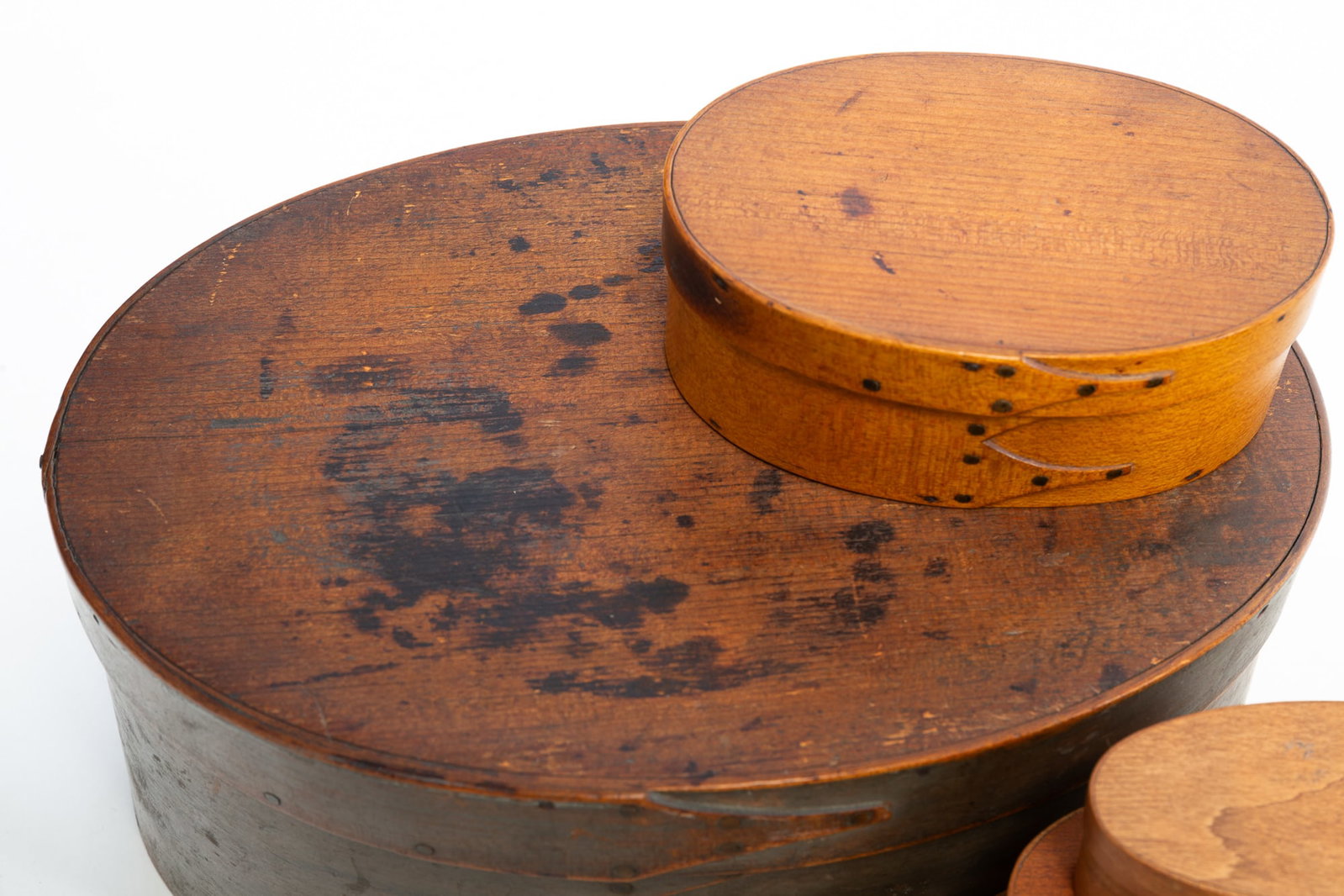 FIVE OVAL BENTWOOD STORAGE BOXES. - 3