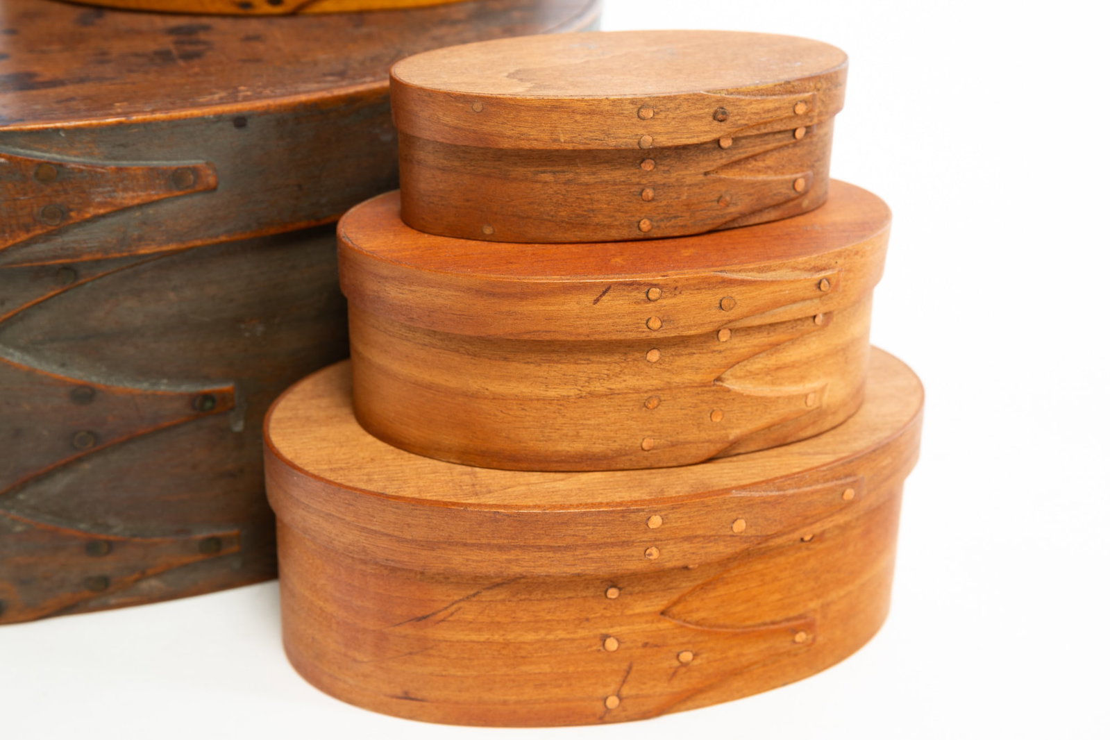 FIVE OVAL BENTWOOD STORAGE BOXES. - 4