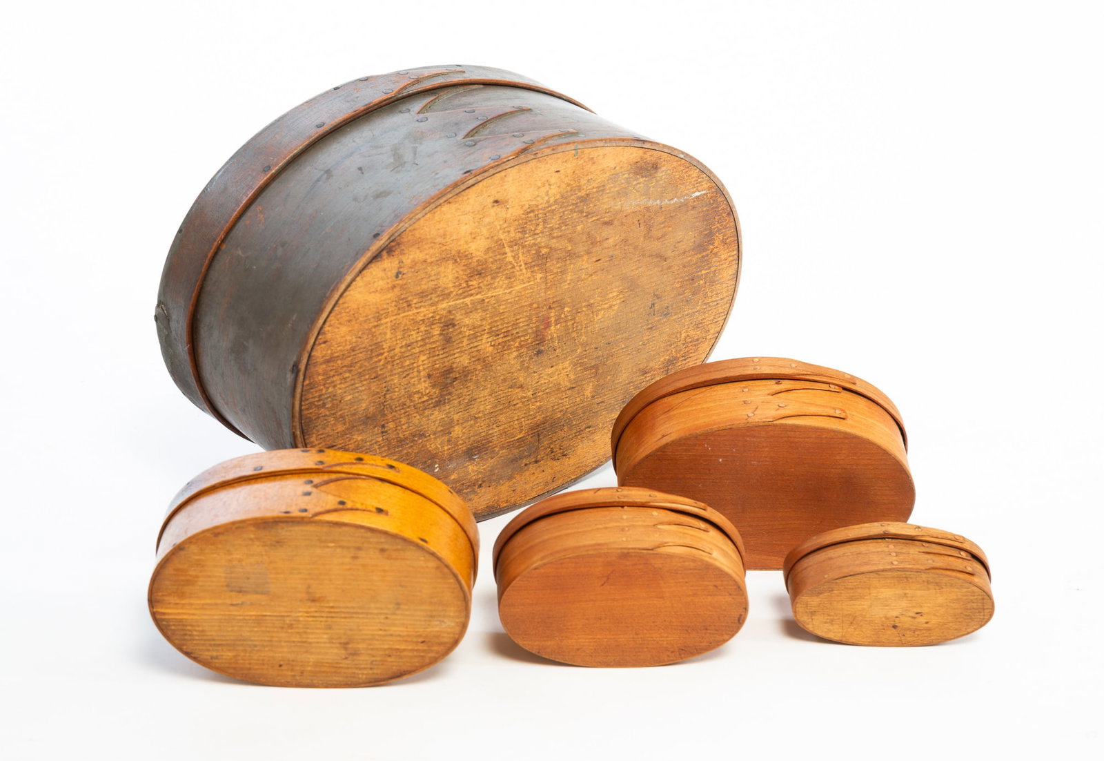 FIVE OVAL BENTWOOD STORAGE BOXES. - 6