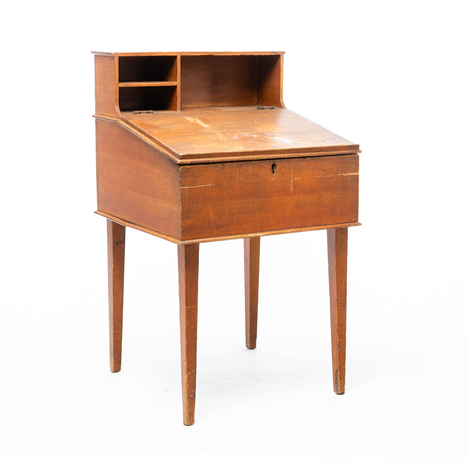 HEPPLEWHITE GRAIN-PAINTED CLERK'S DESK.: HEPPLEWHITE GRAIN-PAINTED CLERK'S DESK. American, Early 19th Century. Pine and poplar. Top with pigeonholes, slanted hinged writing surface, fitted interior with pigeonhole and drawer, slender