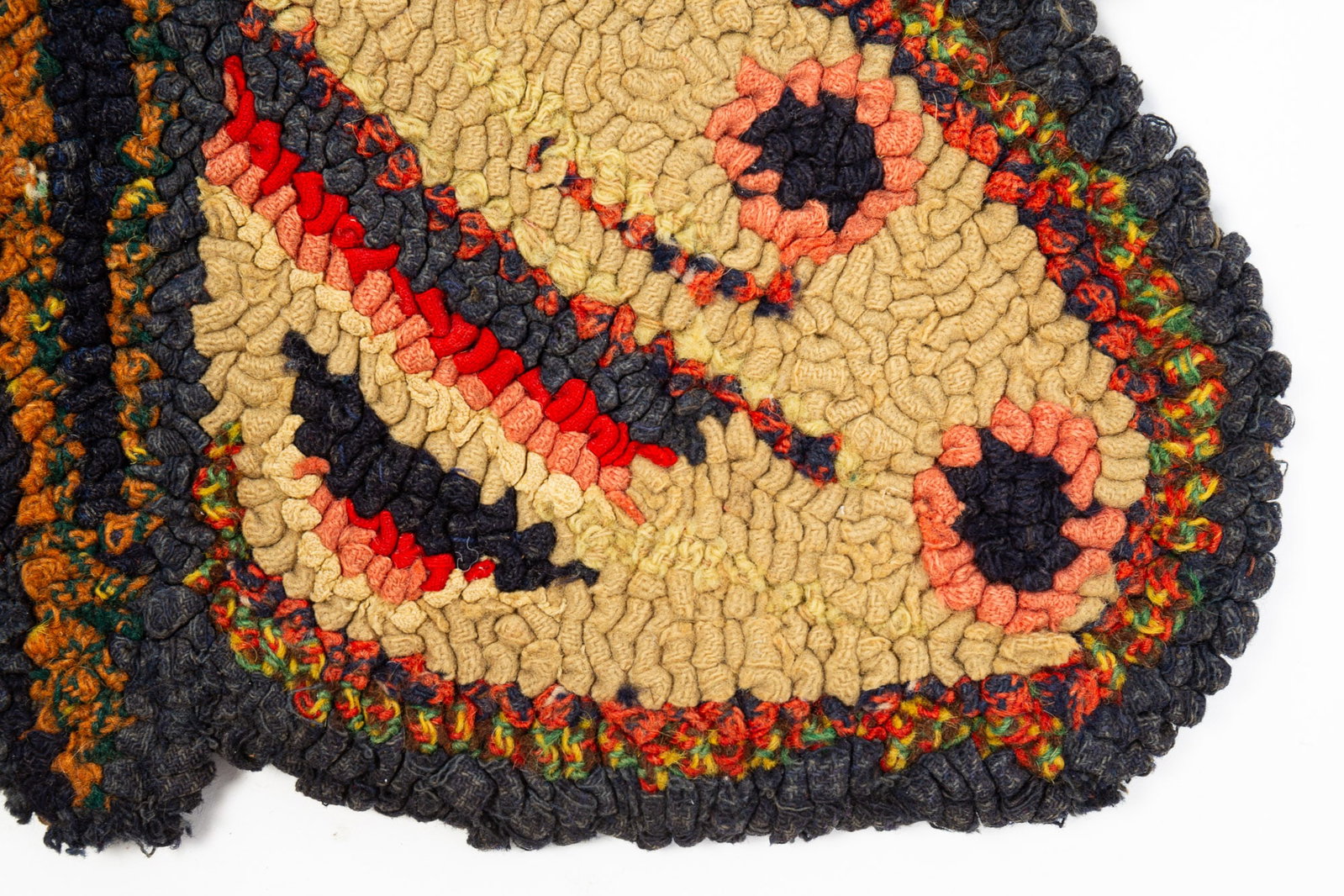 BUTTERFLY HOOKED RUG. - 3