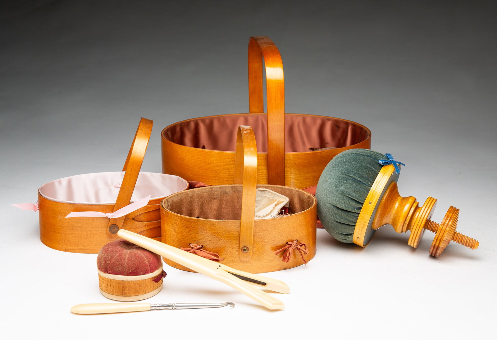 SHAKER SEWING BASKETS AND NOTIONS. (1 of 6)