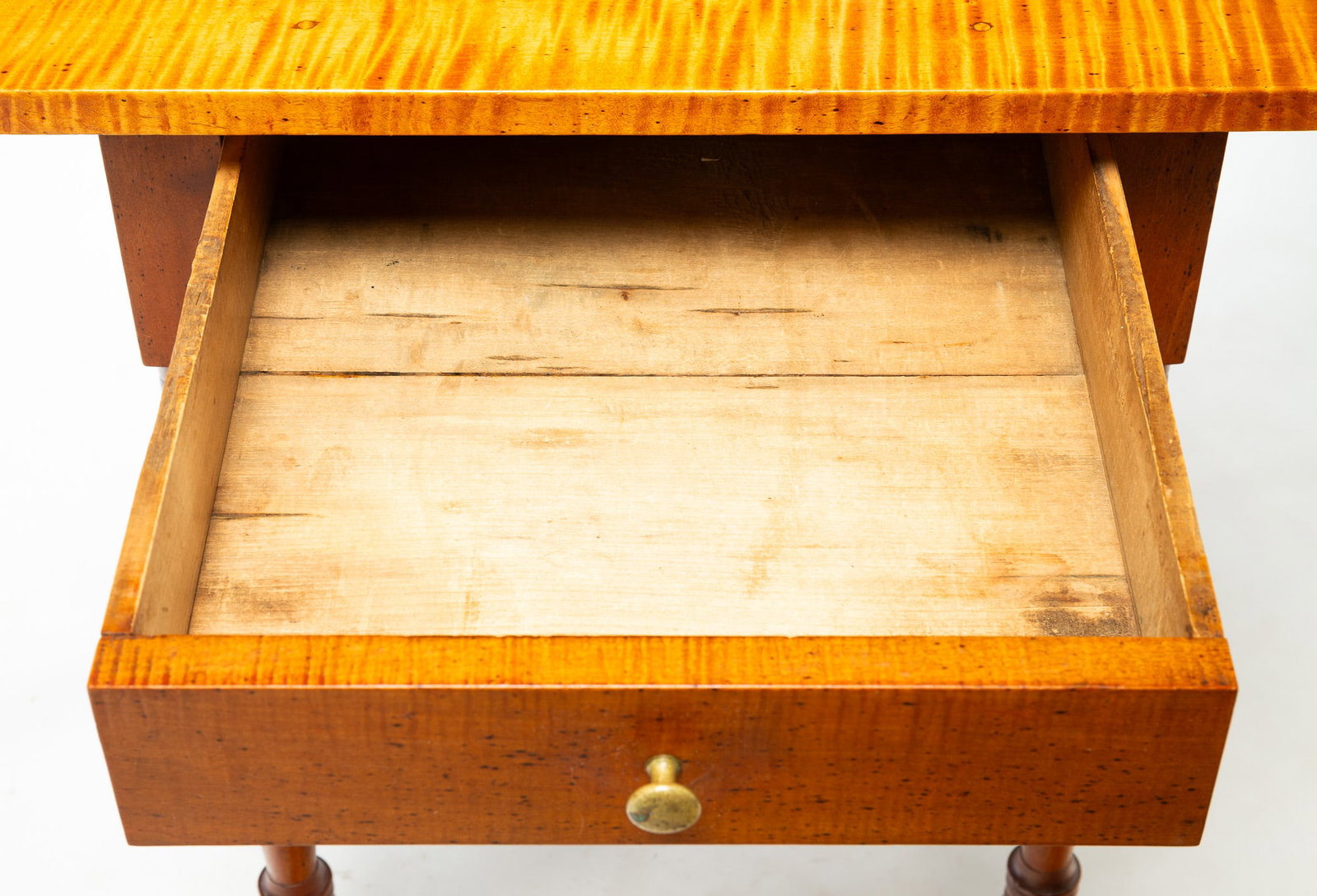 SHERATON TIGER MAPLE ONE DRAWER STAND. - 4