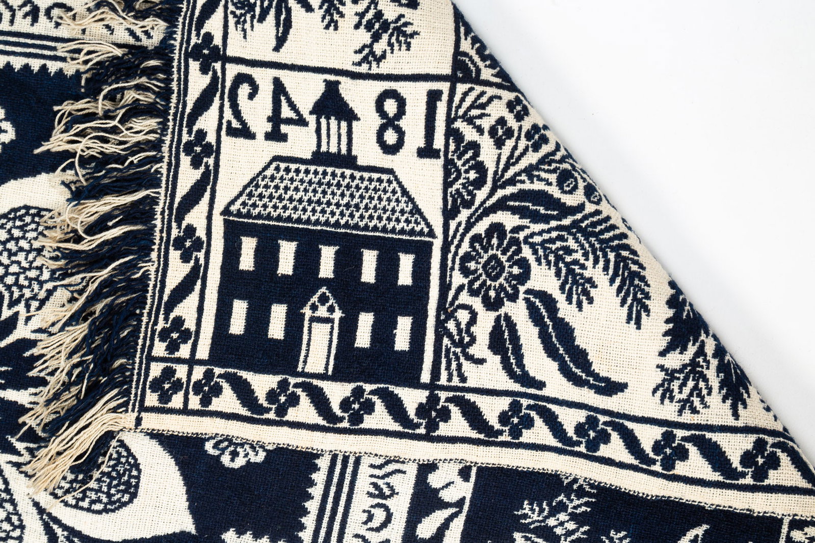 THREE JAQUARD COVERLETS. - 4