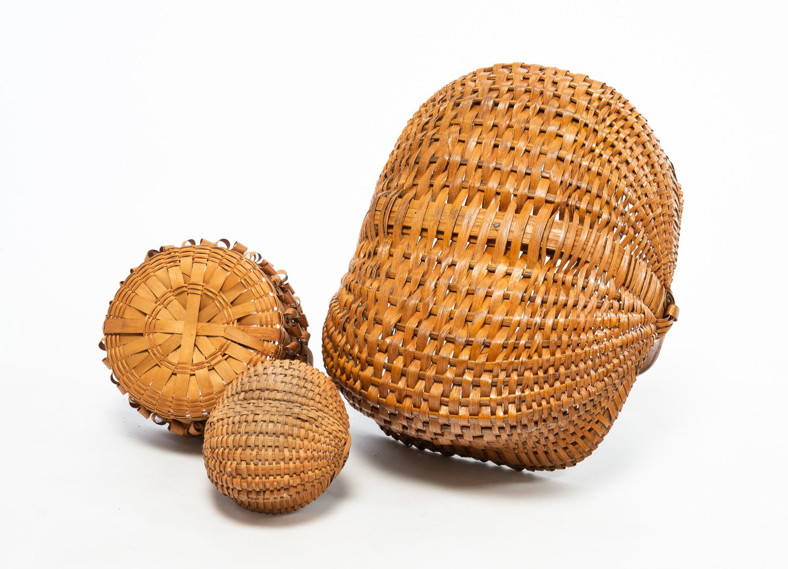 THREE SPLINT WOVEN BASKETS. - 4