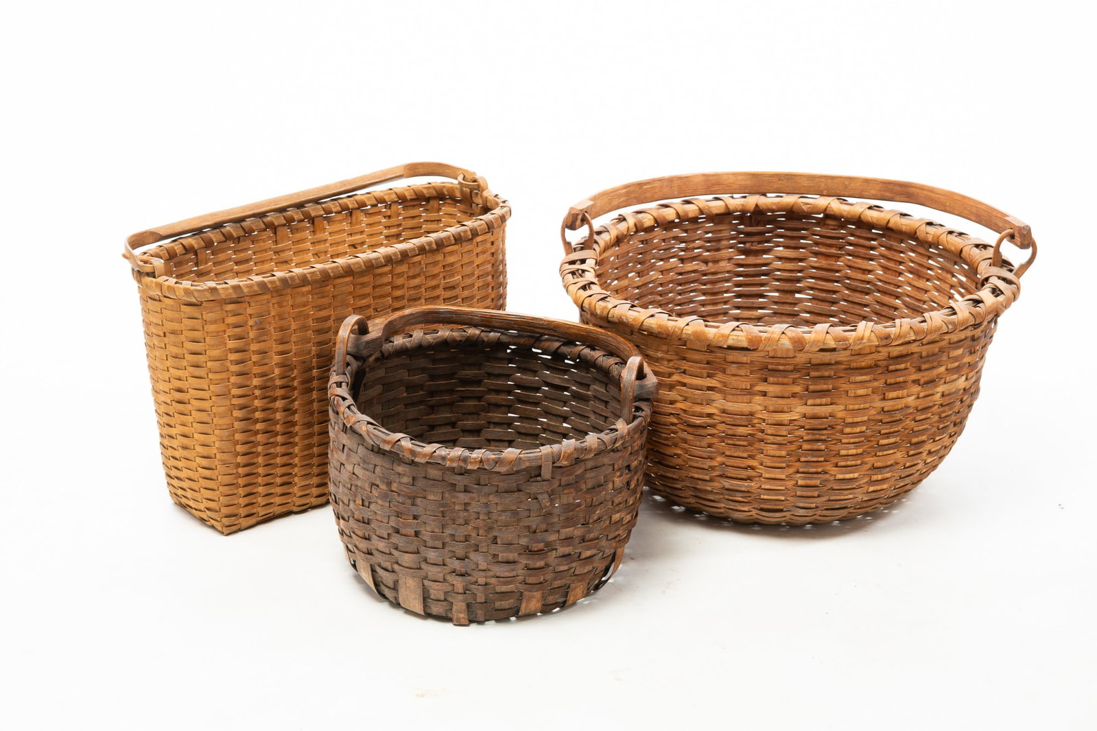 THREE SWING HANDLE WOVEN SPLINT BASKETS. (1 of 3)