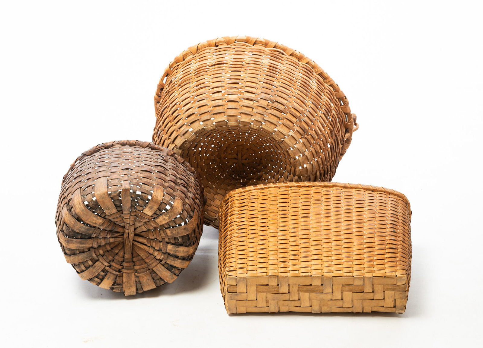THREE SWING HANDLE WOVEN SPLINT BASKETS. - 2