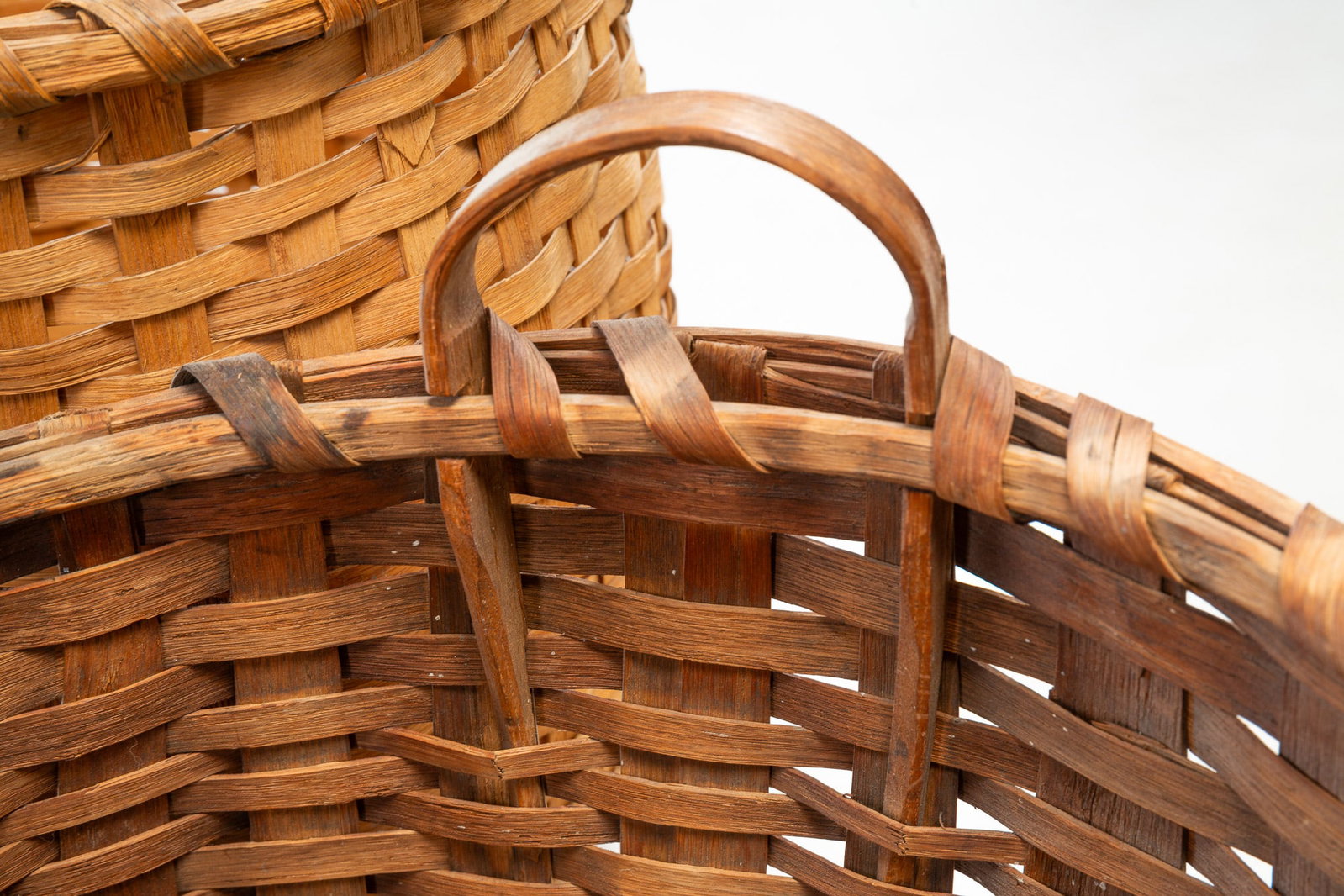 THREE LARGE WOVEN SPLINT BASKETS. - 2