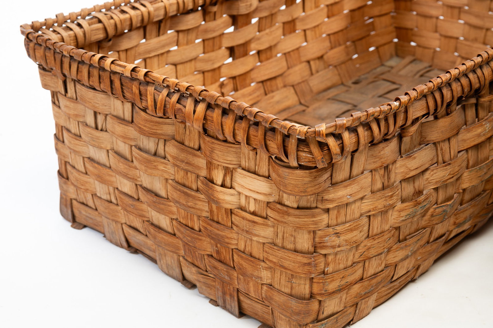 THREE LARGE WOVEN SPLINT BASKETS. - 3