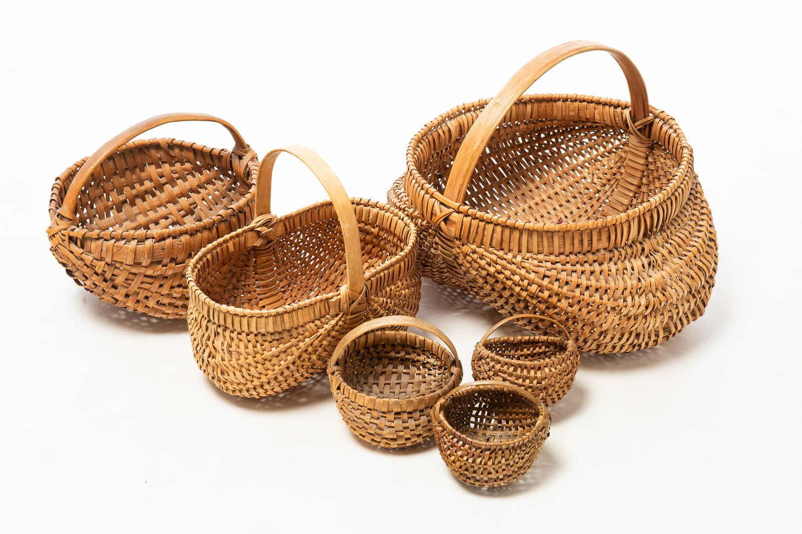 SIX WOVEN SPLINT BASKETS. (1 of 4)