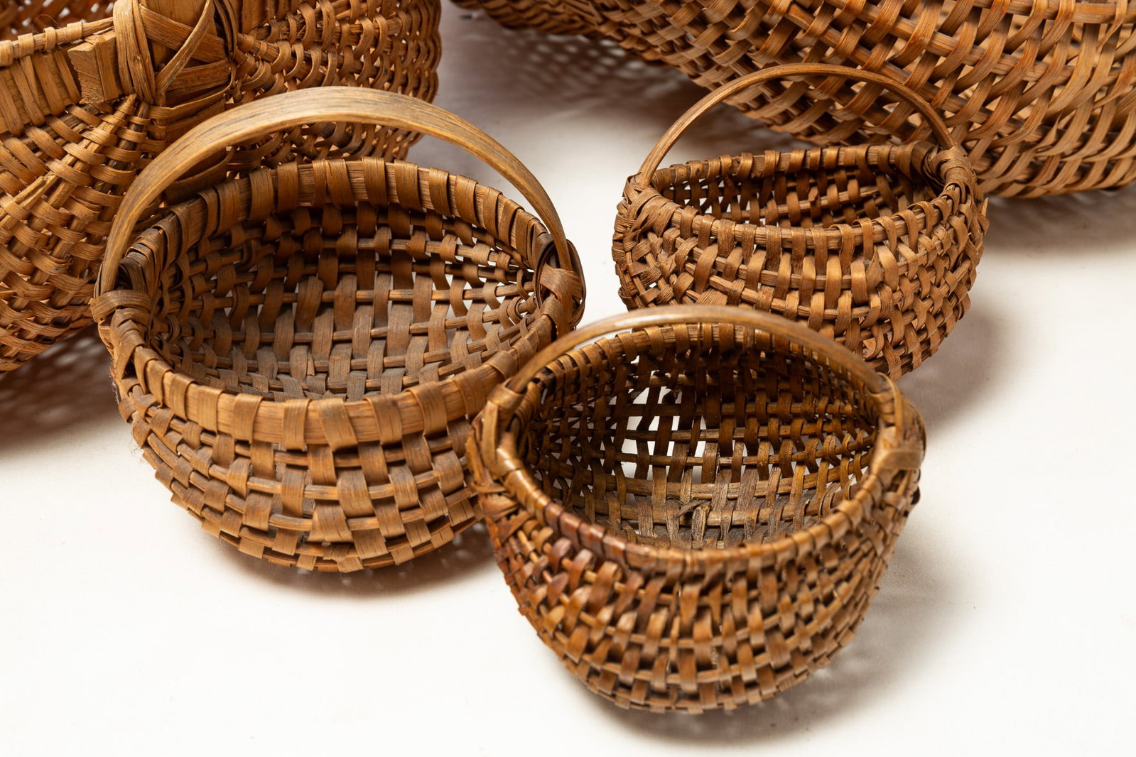 SIX WOVEN SPLINT BASKETS. - 2
