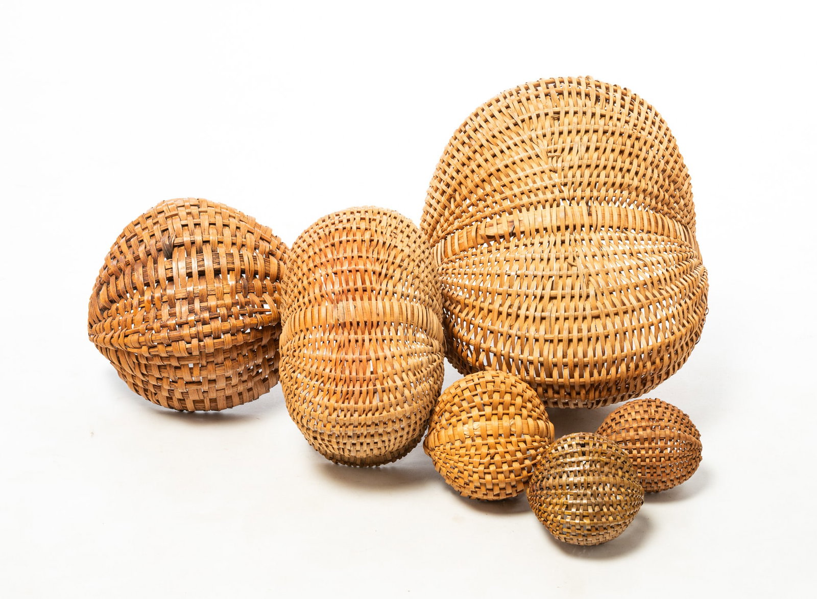 SIX WOVEN SPLINT BASKETS. - 4