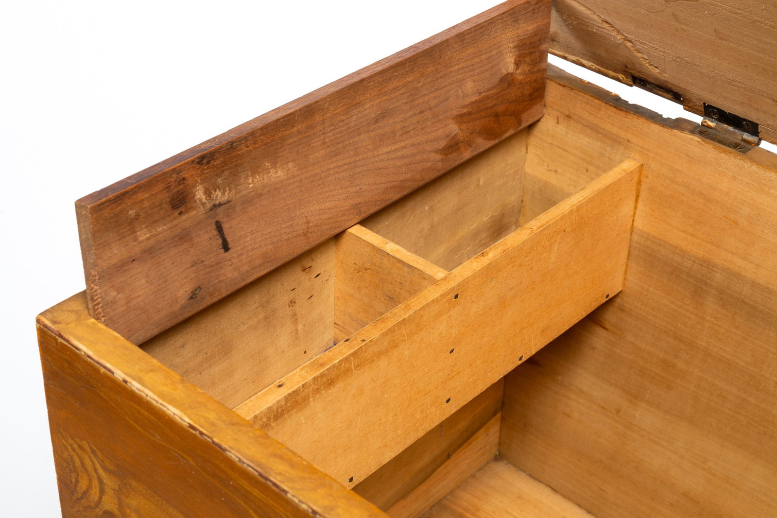 GRAIN-PAINTED BLANKET CHEST. - 4