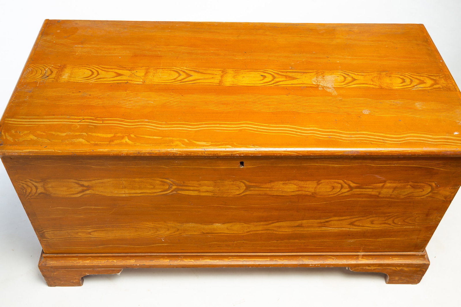 GRAIN-PAINTED BLANKET CHEST. - 5