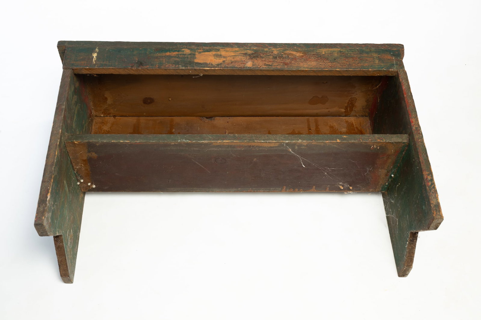 CROCK BENCH IN LAYERED GREEN PAINT. - 4
