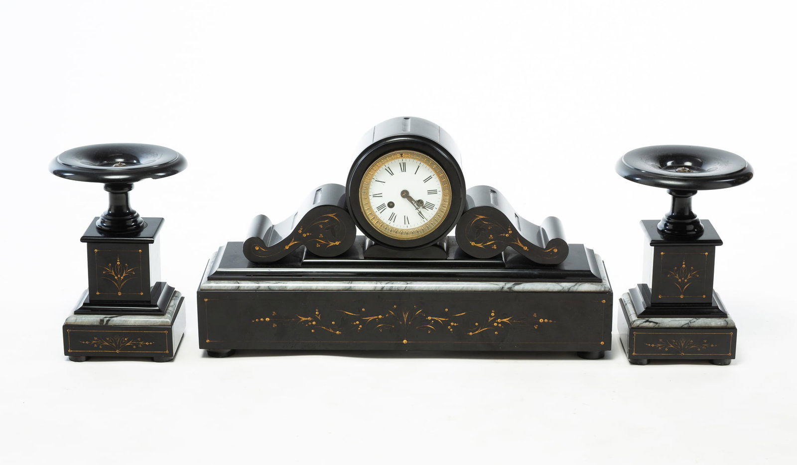 EASTLAKE VICTORIAN MANTLE CLOCK WITH GARNITURE. (1 of 6)
