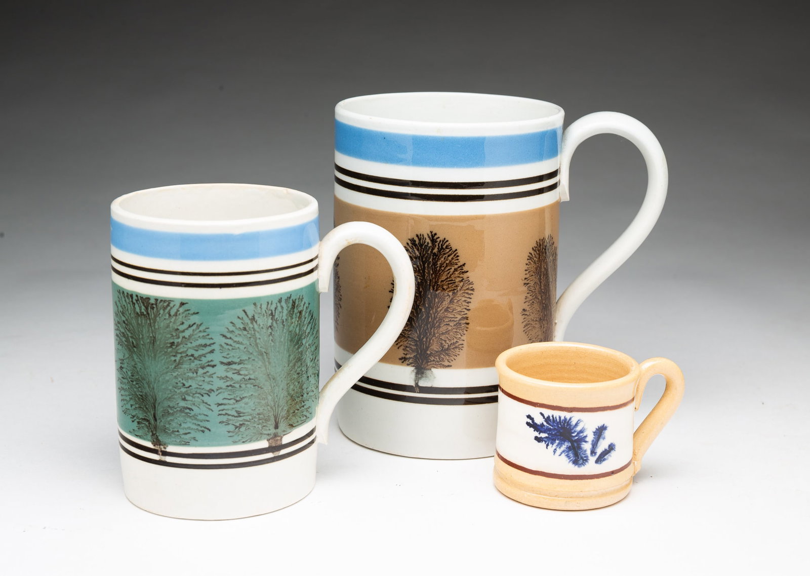 THREE CONTEMPORARY MOCHAWARE DECORATED ITEMS. - 2