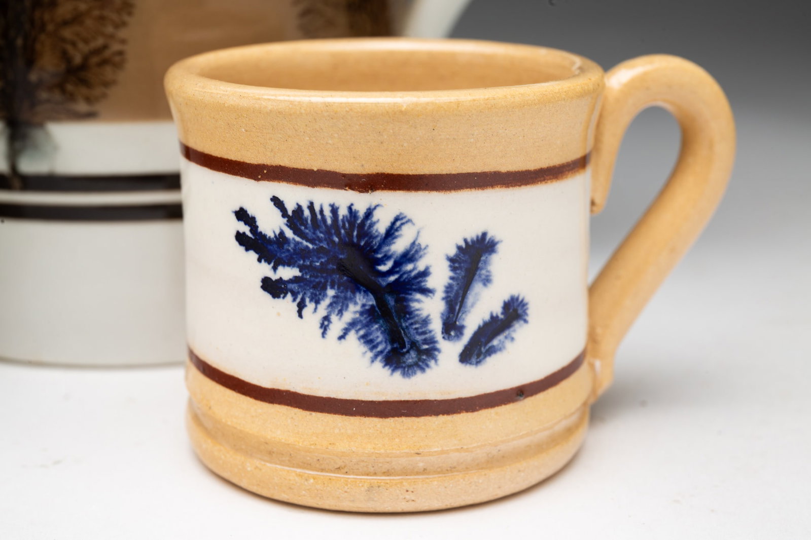 THREE CONTEMPORARY MOCHAWARE DECORATED ITEMS. - 3