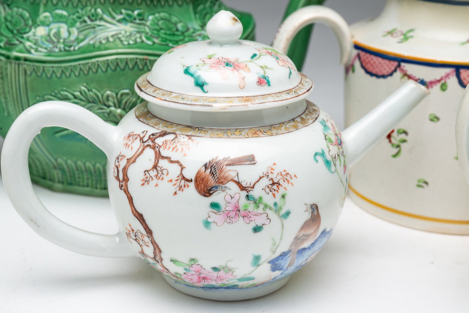 FIVE LIDDED TEAPOTS WITH VARIOUS DESIGNS. - 3