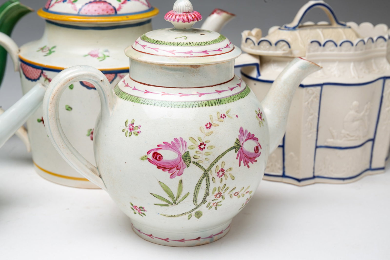 FIVE LIDDED TEAPOTS WITH VARIOUS DESIGNS. - 4