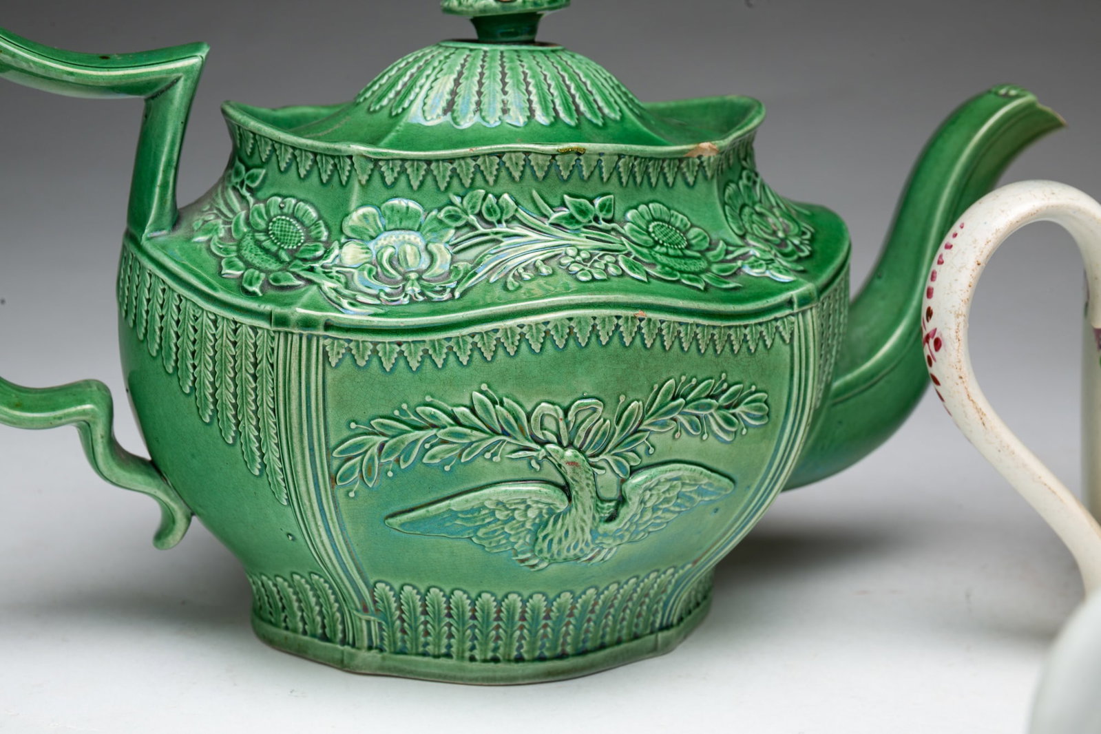 FIVE LIDDED TEAPOTS WITH VARIOUS DESIGNS. - 6