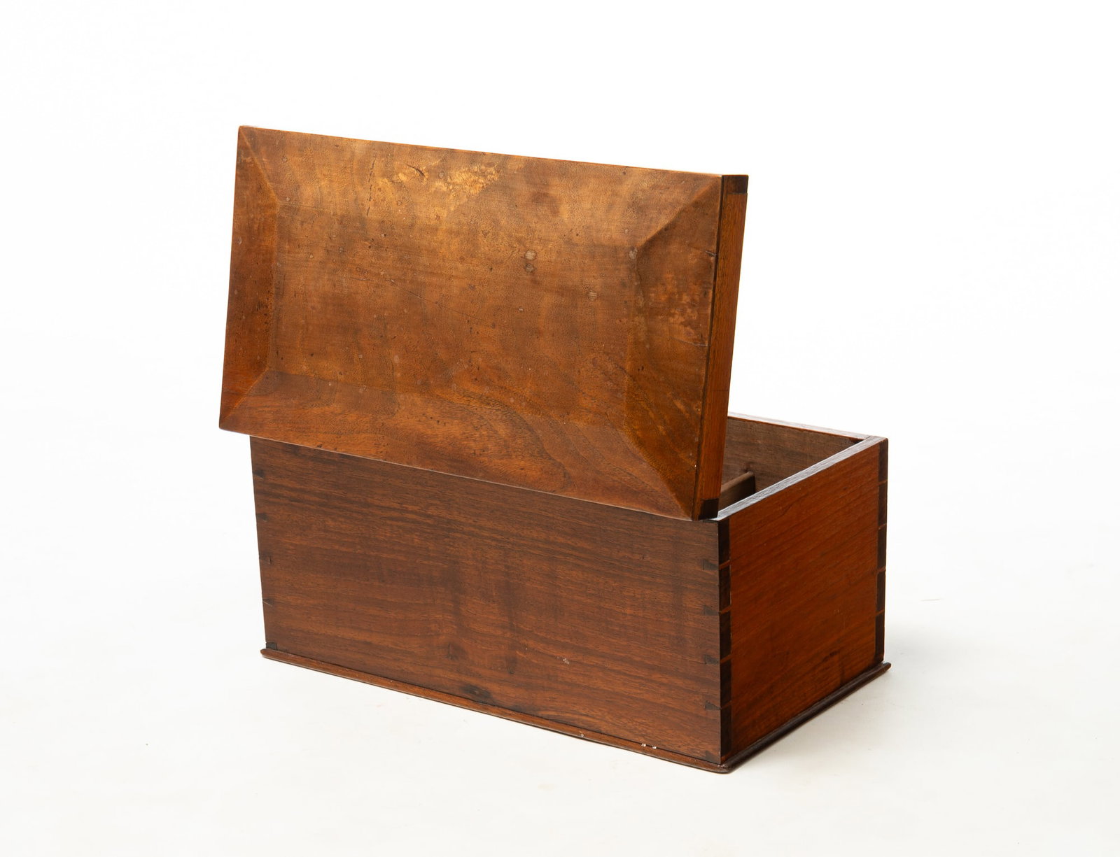 WALNUT DOCUMENT BOX. - 3