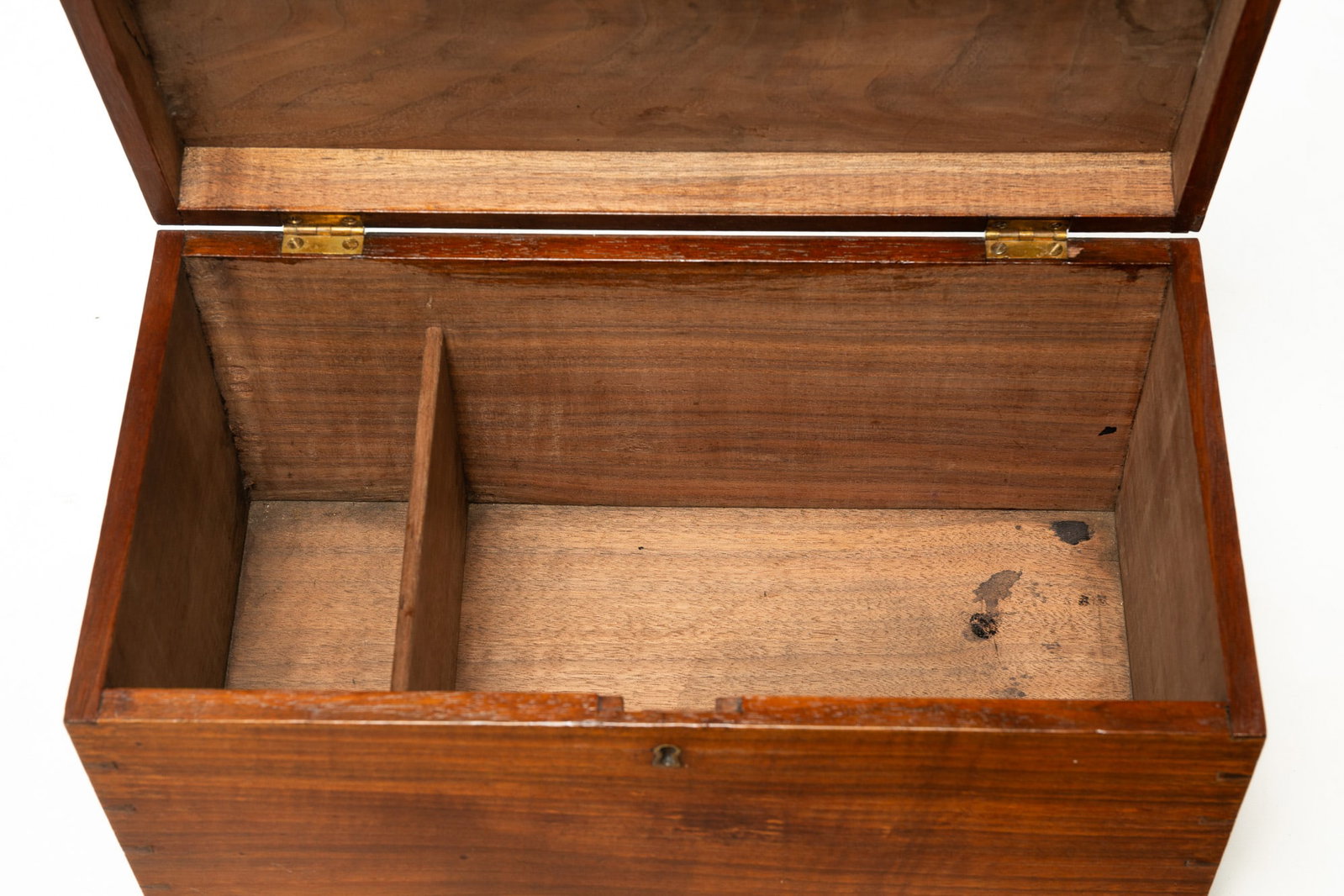 WALNUT DOCUMENT BOX. - 4