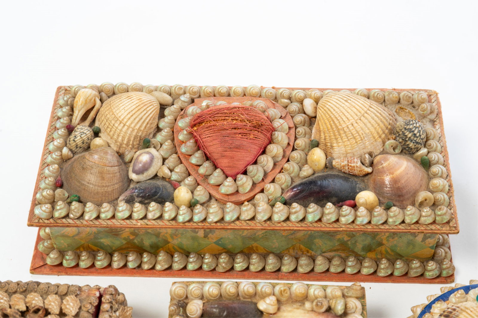 EIGHT SHELL ART TRINKET BOXES. - 3