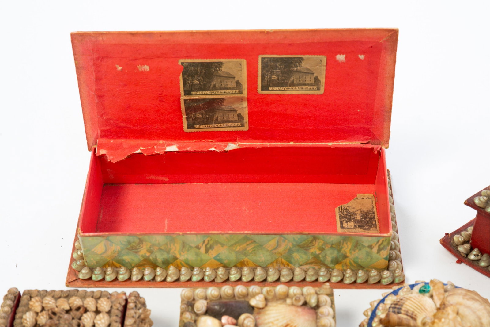 EIGHT SHELL ART TRINKET BOXES. - 4