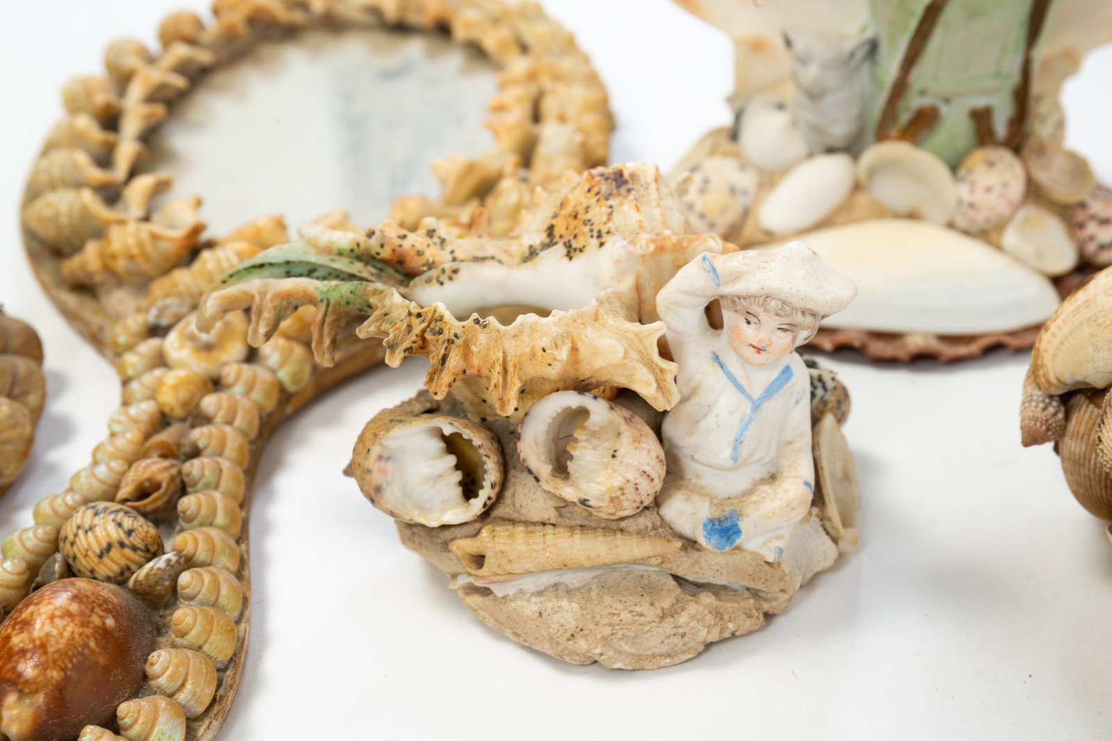ELEVEN SHELL ART ITEMS. - 2