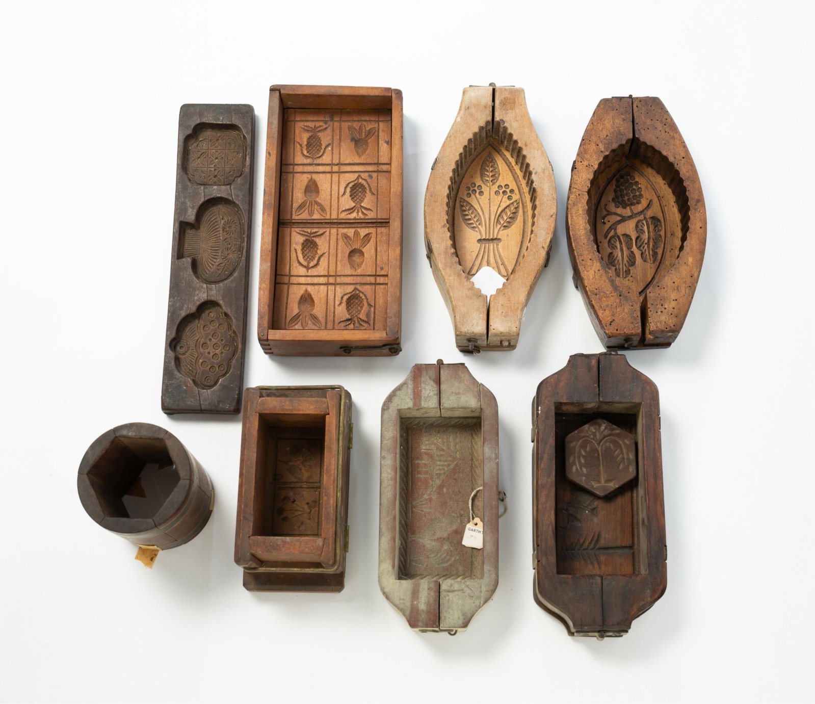 SEVEN CASED BUTTER MOLDS AND A COOKIE MOLD.: SEVEN CASED BUTTER MOLDS AND A COOKIE MOLD. American, 19th Century. Comprising seven cased butter molds with various designs: grape bunch, teasels and turnips, flowers, berries, willow tree, rooster a