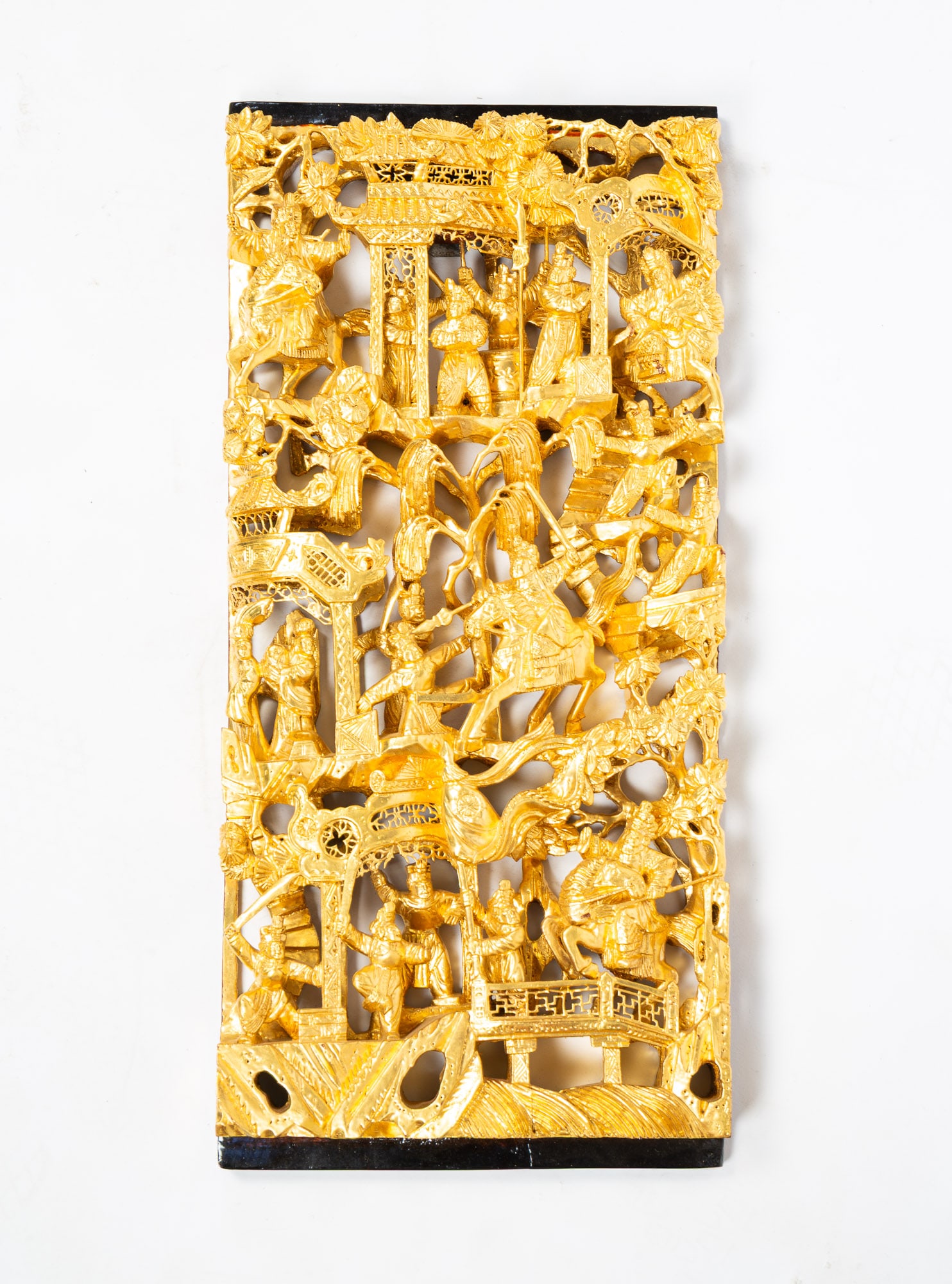 CHINESE CARVED AND RETICULATED GILTWOOD PANEL OF A BATTLE SCENE.: CHINESE CARVED AND RETICULATED GILTWOOD PANEL OF A BATTLE SCENE. Chinese, 19th or 20th Century. Deeply carved and bright gold scenes of a battle, with warriors on horses wielding swords and figures