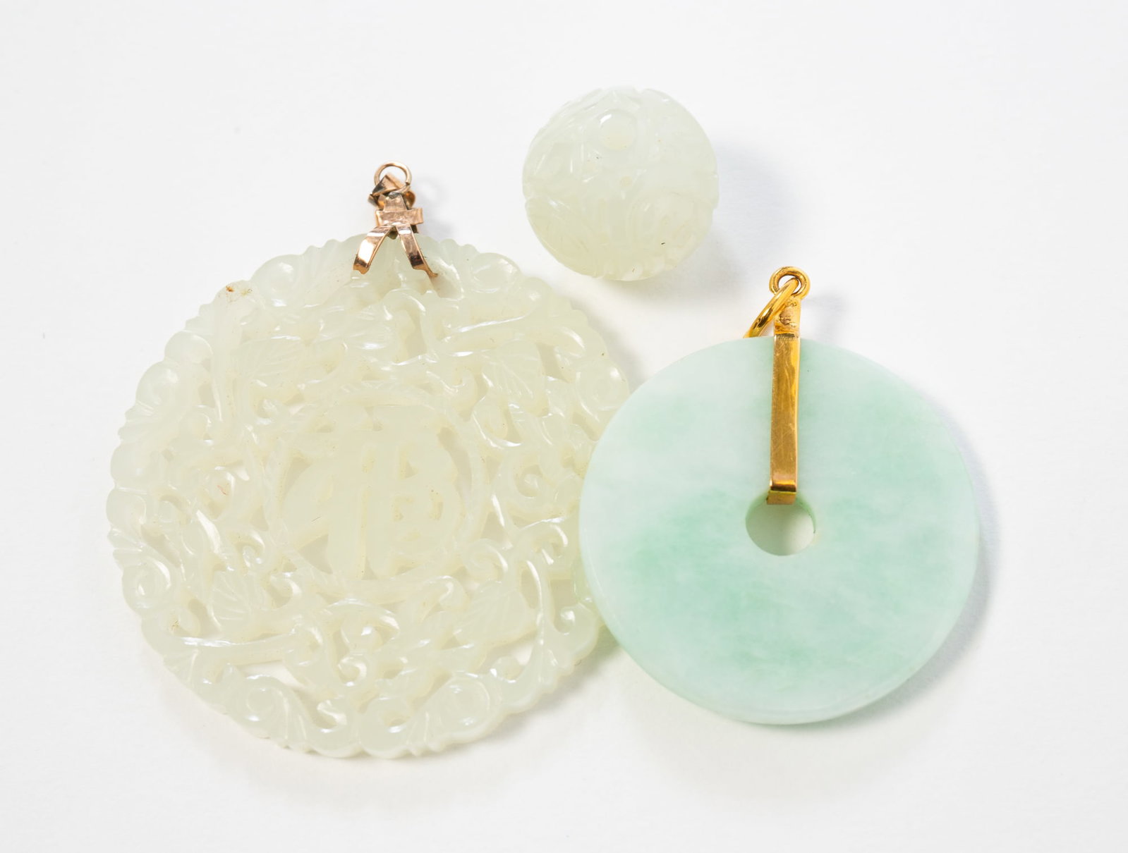 THREE CARVED JADE ITEMS. (1 of 2)