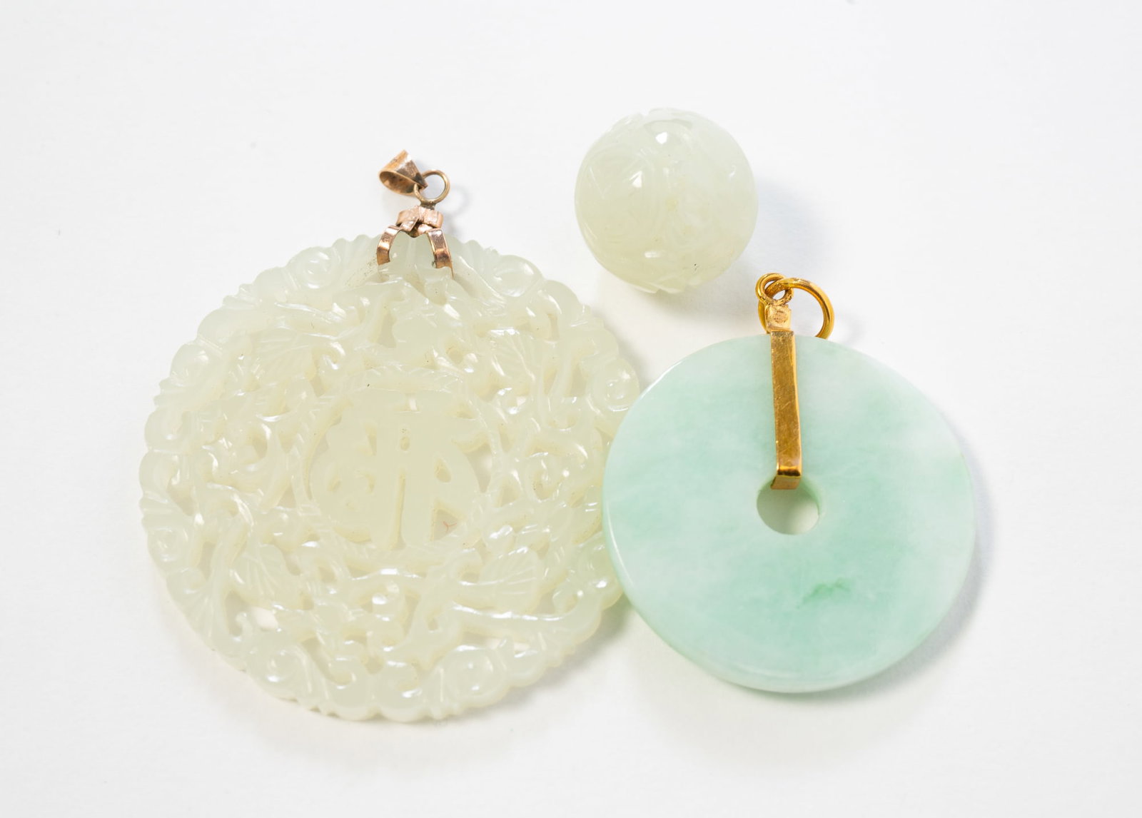 THREE CARVED JADE ITEMS. - 2