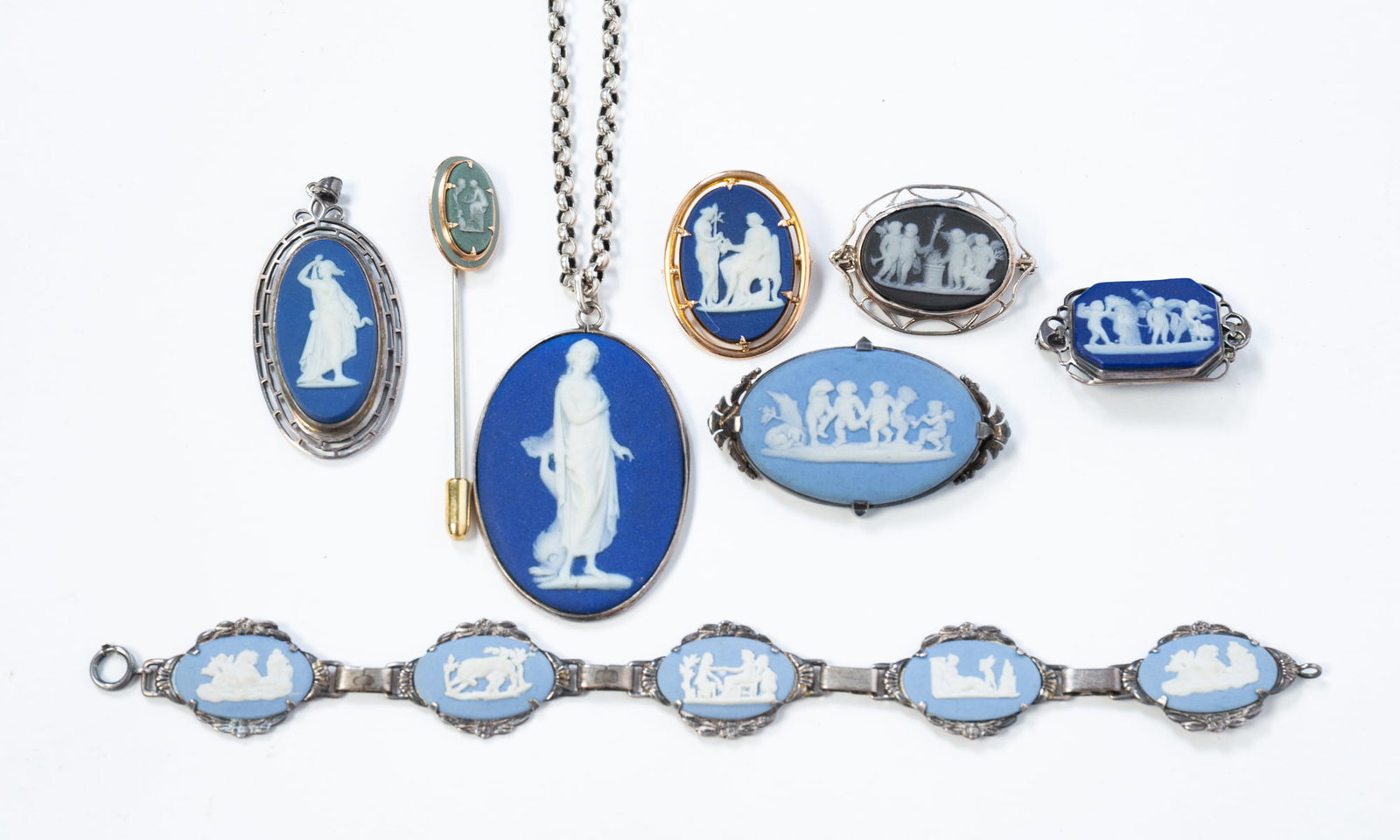 GROUP OF WEDGWOOD JEWELRY ITEMS. (1 of 3)