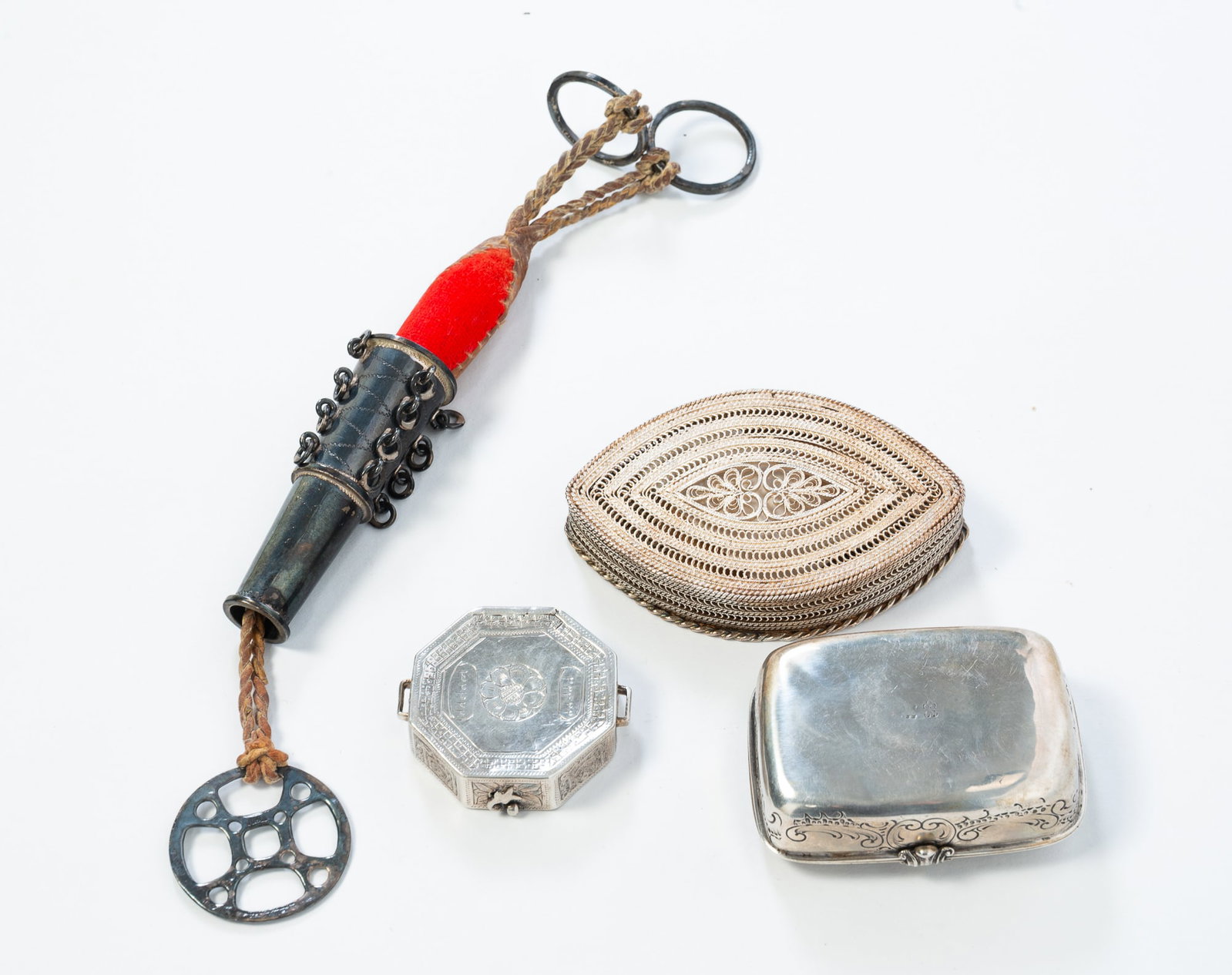 FOUR SILVER TONE ITEMS. - 2