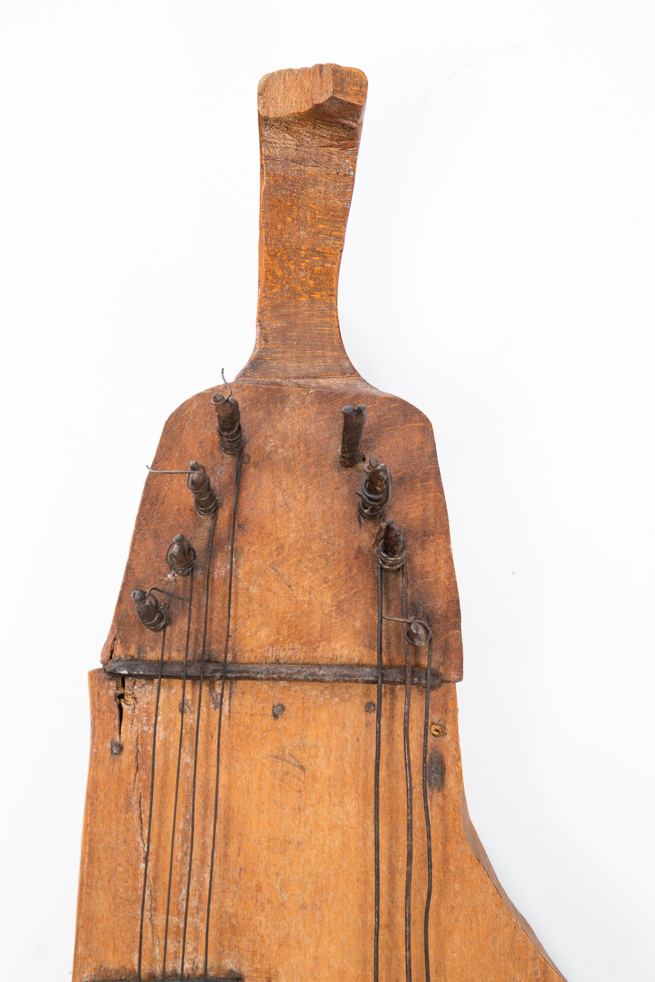 DULCIMER WITH HEART CUTOUTS. - 4