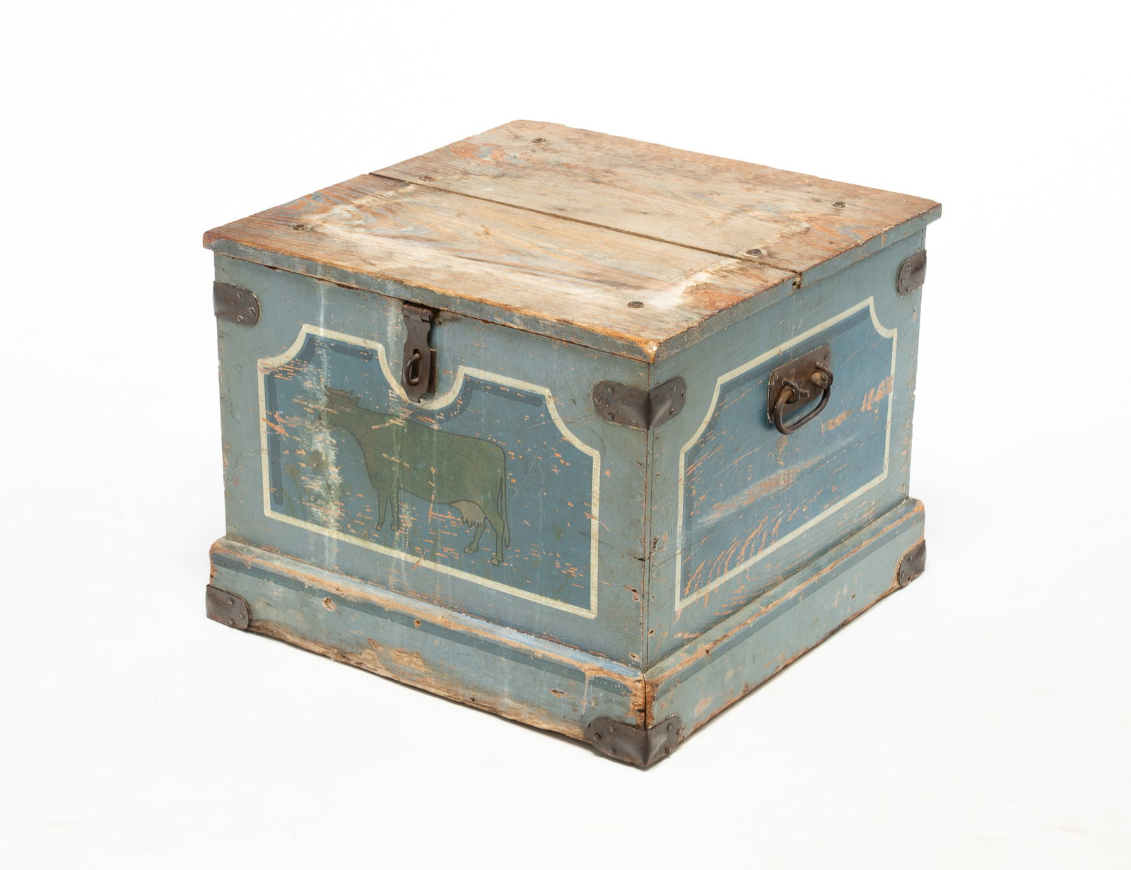 BUTTER CRATE WITH WONDERFUL PAINTED DECORATION AND LETTERED C.L. CARRINGTON.: BUTTER CRATE WITH WONDERFUL PAINTED DECORATION AND LETTERED C.L. CARRINGTON. American, Early 20th Century. Pine. Simple construction, two-board top, Iron hardware, base molding, grey paint, blue faux 