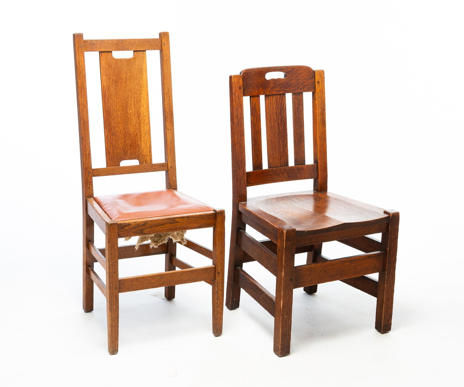 TWO STICKLEY ARTS & CRAFTS OAK SIDE CHAIRS. (1 of 5)