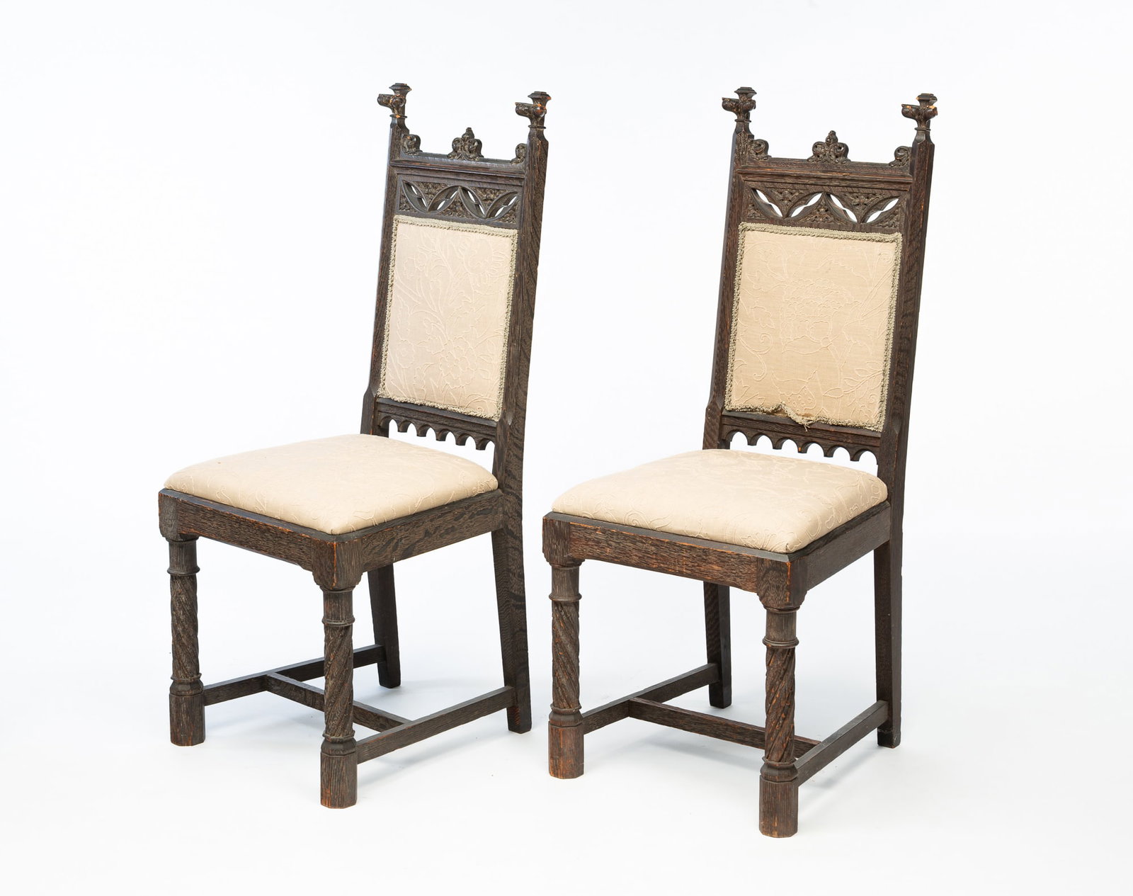 PAIR OF BERKEY AND GAY RENAISSANCE REVIVAL OAK SIDE CHAIRS. (1 of 5)