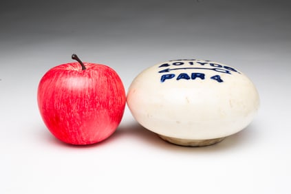 PORCELAIN GOLF TEE MARKER.