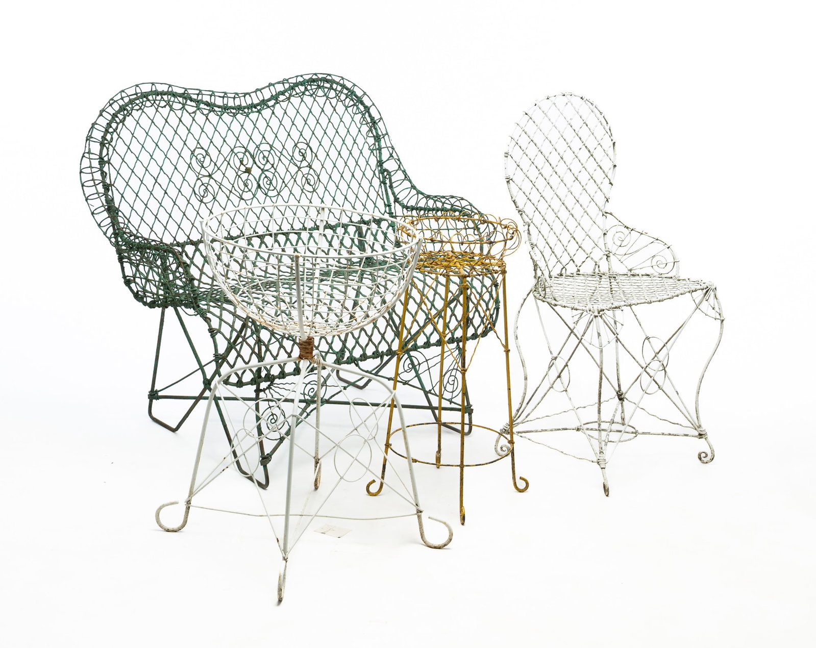 FOUR TWISTED WIRE GARDEN FURNITURE ITEMS. (1 of 5)