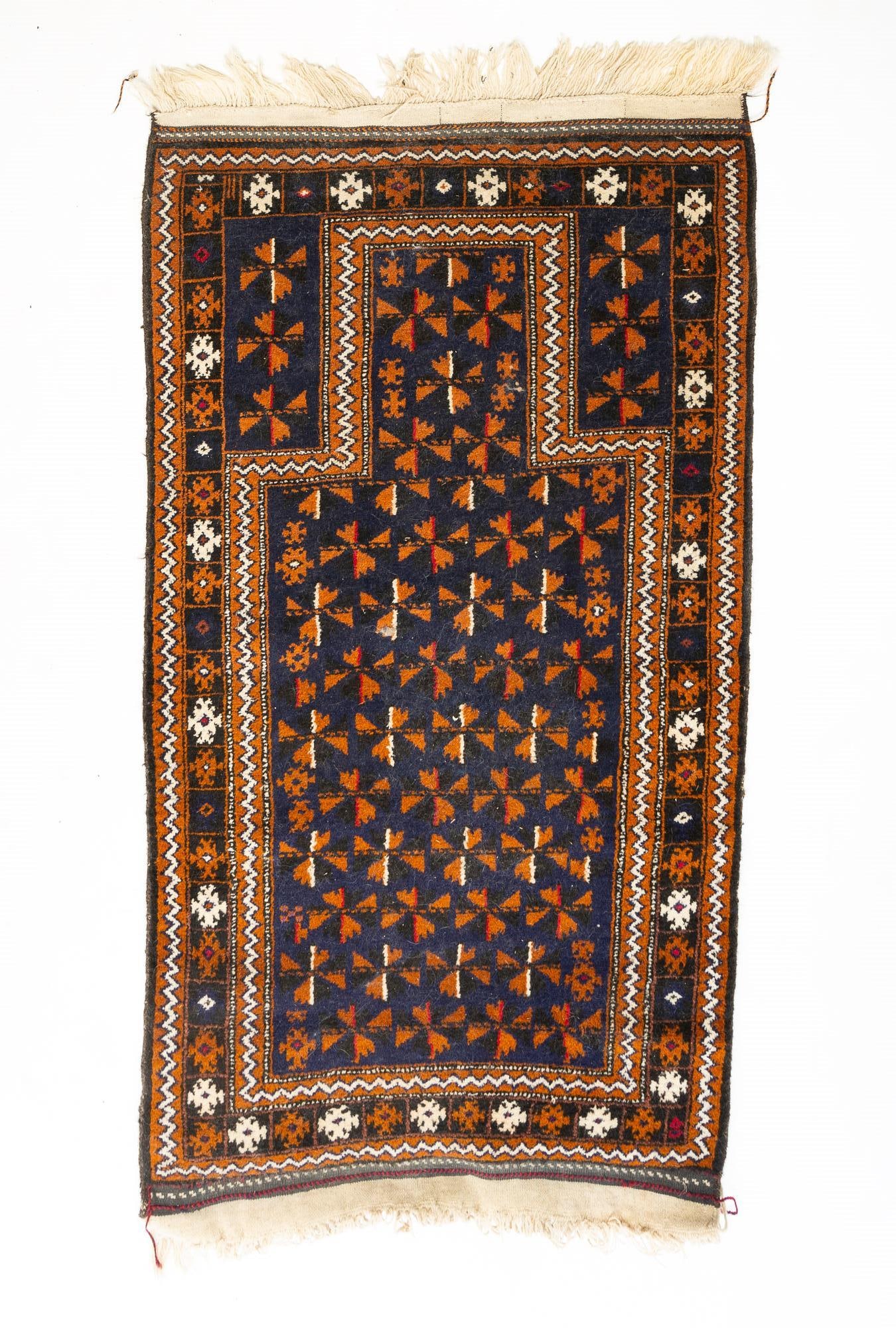 PAKISTAN HAND-KNOTTED PRAYER RUG. (1 of 4)
