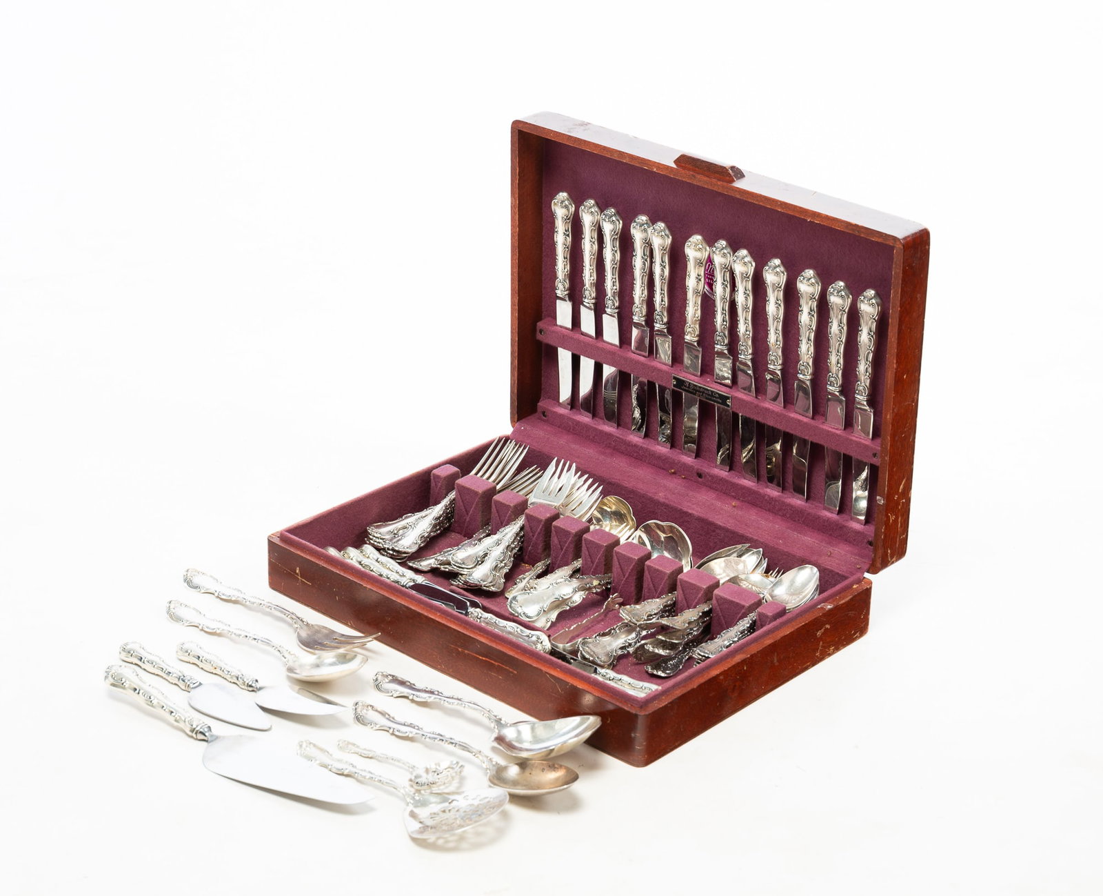 SET OF GORHAM "STRASBOURG" STERLING SILVER FLATWARE. (1 of 6)