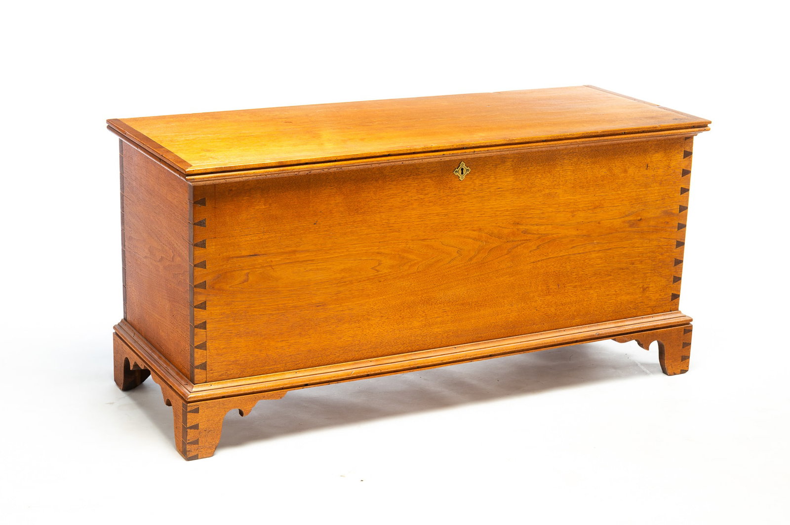 PENNSYLVANIA SIX BOARD WALNUT BLANKET CHEST. (1 of 6)